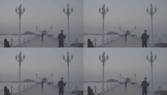 青岛栈桥海边人群延时拍摄高清在线视频素材下载
