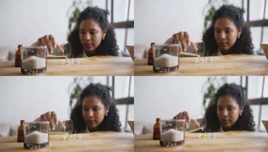 一个女人把蜂蜡倒入小容器高清在线视频素材下载