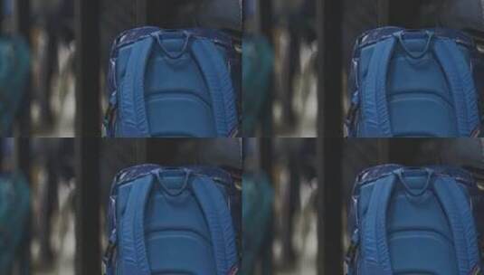 蓝色背包的特写镜头高清在线视频素材下载