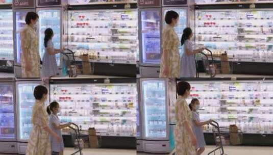 疫情期间戴口罩在商场超市采购商品的母女高清在线视频素材下载
