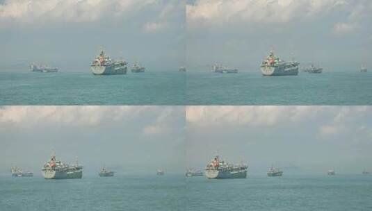 福建厦门湾厦门港海面上停泊的货轮高清在线视频素材下载