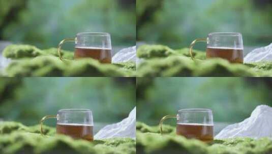 森林中玻璃杯红茶高清在线视频素材下载