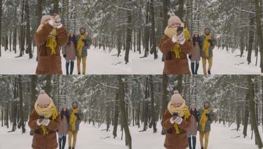 雪中拍照的女人高清在线视频素材下载