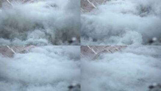 采石场爆破后升起的灰色烟雾高清在线视频素材下载