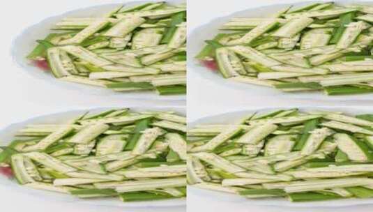 切好的新鲜秋葵蔬菜4k镜头平移高清在线视频素材下载