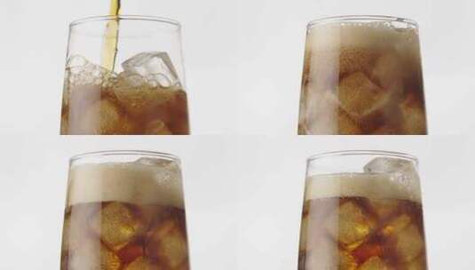 将可乐倒入装有冰块的玻璃杯中高清在线视频素材下载