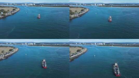 大型挖沙船位于受欢迎的城市港口中间，用于海岸补给高清在线视频素材下载