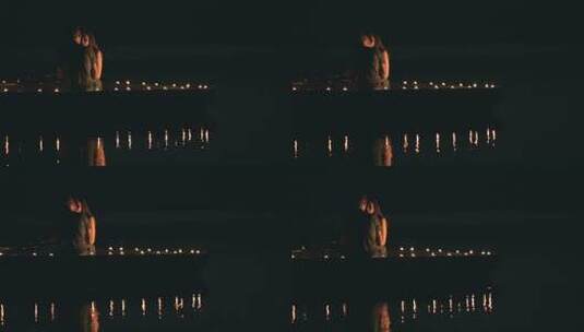 晚上船上的情侣和蜡烛高清在线视频素材下载