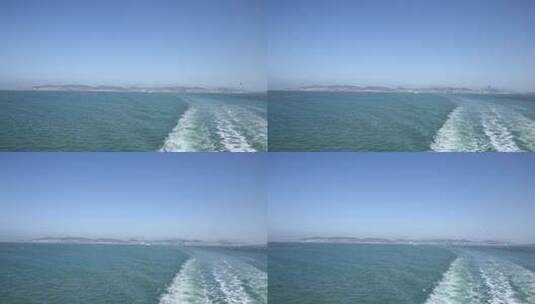 在晴天海面上，正在行驶的船和飞翔的海鸥高清在线视频素材下载