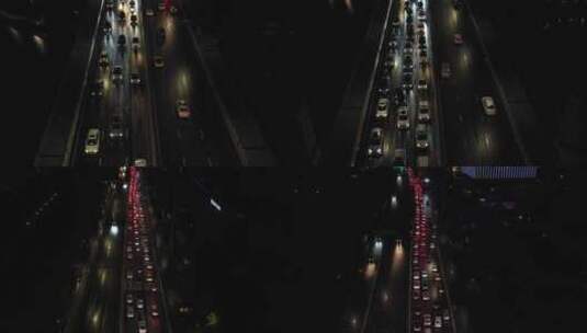 航拍雨夜高架桥晚归的车辆高清在线视频素材下载