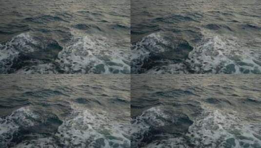 海洋中的波浪慢动作美丽的镜头从一艘船海浪高清在线视频素材下载
