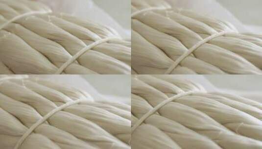 丝绸加工蚕茧桑树煮茧剥茧抽丝纺织高清在线视频素材下载