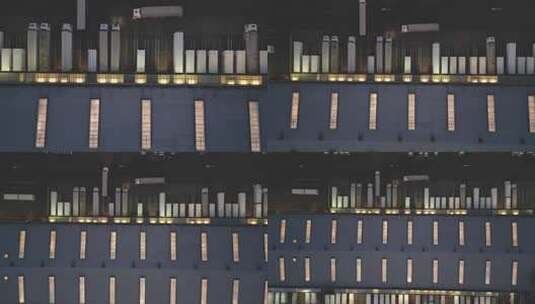 巨大的物流站在夜间，查看大量的货物拖车和集装箱，国际高清在线视频素材下载
