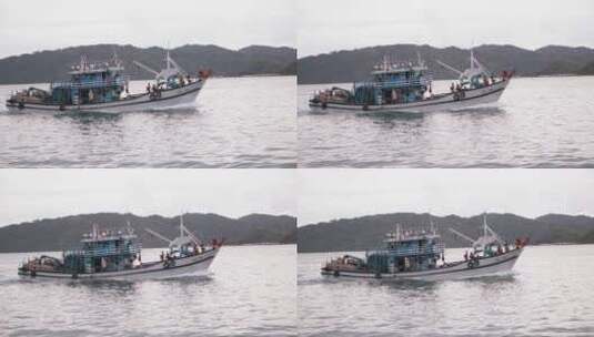 一艘出海捕鱼的渔船高清在线视频素材下载