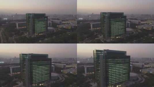 深圳华为总部大楼夜景侧面前进高清在线视频素材下载