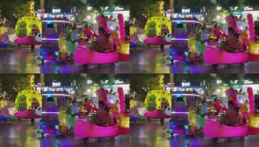 夜晚城市广场小朋友炫彩玩具车高清在线视频素材下载