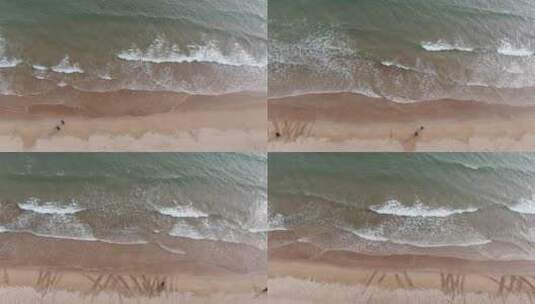 航拍沙滩海浪高清在线视频素材下载