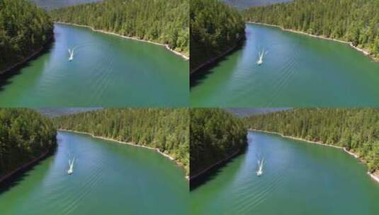一个人驾驶船在河面上航行高清在线视频素材下载