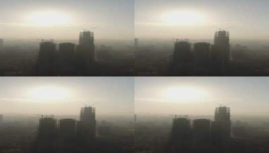 城市航拍清楚迷雾高楼吊塔竖屏高清在线视频素材下载
