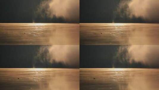 早晨雾气腾腾的金色湖面游过一只水鸟高清在线视频素材下载