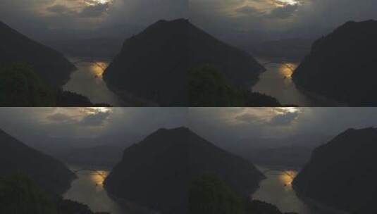 一道夕阳的光束洒在巫山城的长江上高清在线视频素材下载