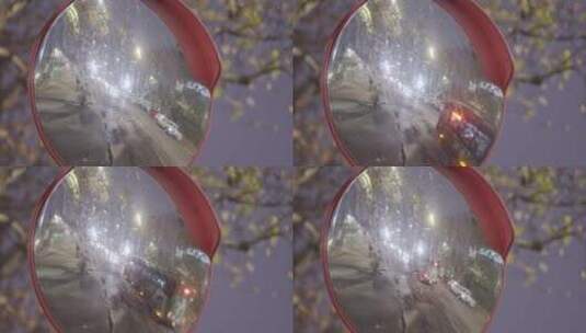 夜晚城市道路上的反光镜高清在线视频素材下载