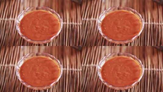 番茄酱白糖实验酱油蚝油辣酱各种调料高清在线视频素材下载