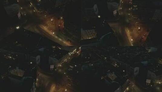 夜晚城市十字路口的交通航拍高清在线视频素材下载