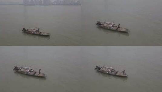 航拍武汉汉口长江小渔船高清在线视频素材下载