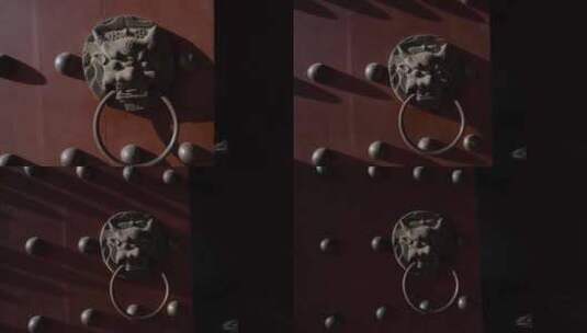 古代大门中式大门铜狮子门环高清在线视频素材下载