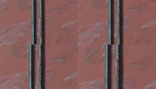 高原地区羊群过桥的壮观景象高清在线视频素材下载