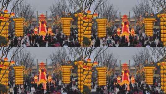 新春新年元宵节古城游客观赏花灯高清在线视频素材下载