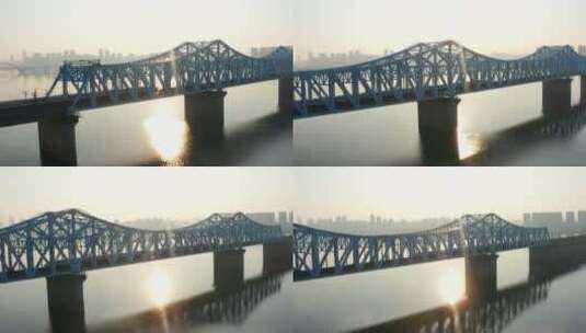 清晨唯美逆光拍摄高铁驶过赣江大桥高清在线视频素材下载