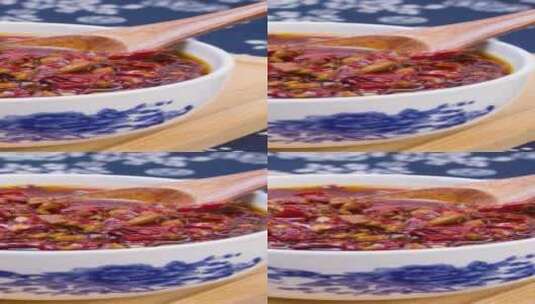 厨房调味品油泼辣子4k竖版视频高清在线视频素材下载