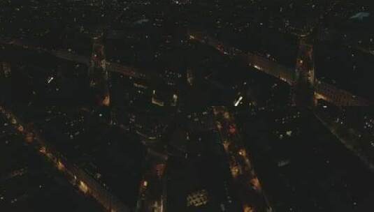 夜间空荡荡的城市的航拍高清在线视频素材下载