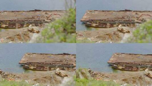 海边生锈的旧船废料场。平移中景高清在线视频素材下载