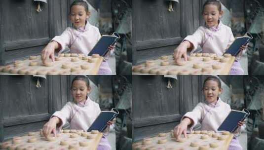 穿中国传统服饰下中国象棋的中国女孩高清在线视频素材下载