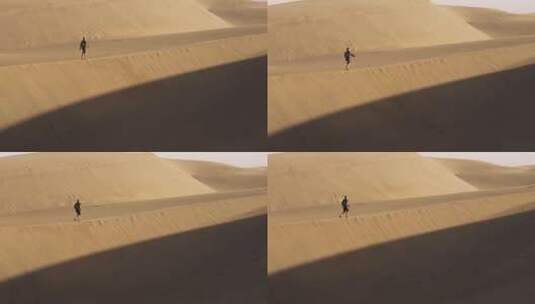 沙漠中步行的人高清在线视频素材下载