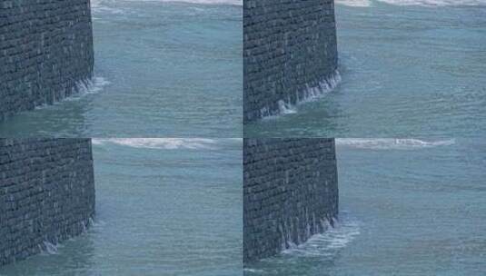 海浪拍打海边堤坝高清在线视频素材下载