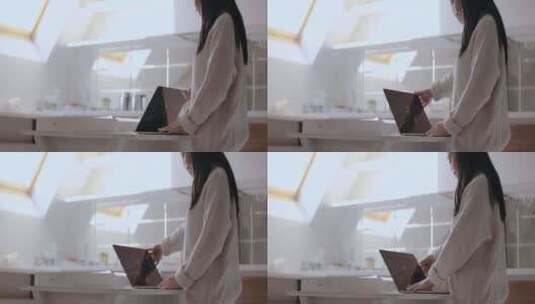 女人打开笔记本电脑高清在线视频素材下载