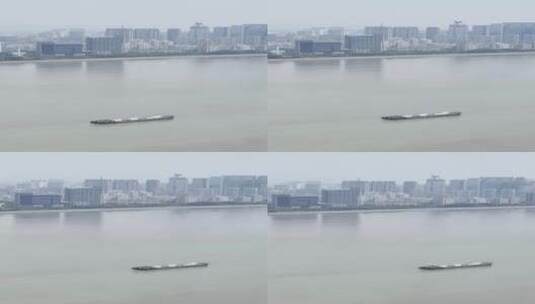 货船行驶在杭州钱塘江江面高清在线视频素材下载