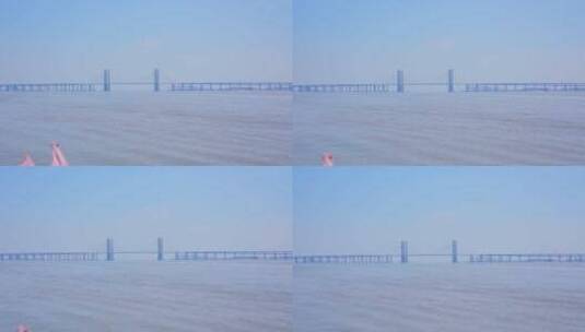 情侣在海面望向魁浦大桥高清在线视频素材下载