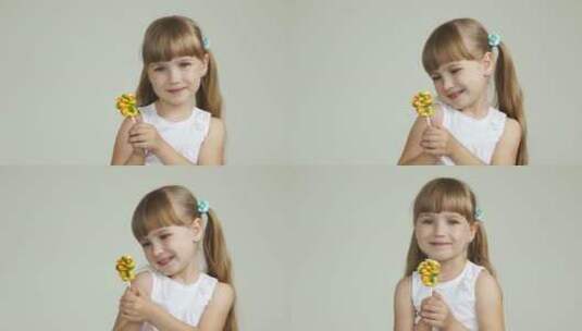 小女孩拿着棒棒糖微笑高清在线视频素材下载