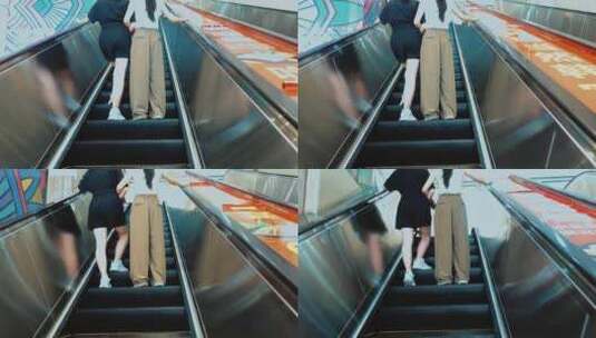 两个女人在商场电梯的背影高清在线视频素材下载