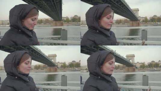 女孩旅行者在河船上视频通话高清在线视频素材下载