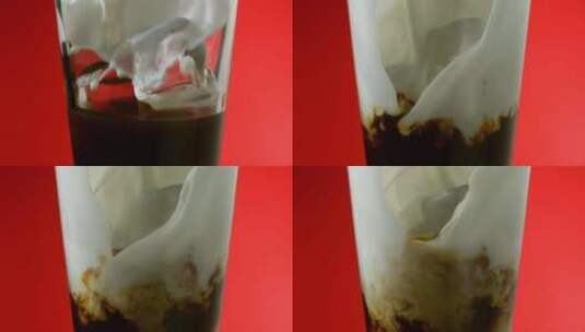 奶油与冰和咖啡混合在红色背景的玻璃杯中高清在线视频素材下载