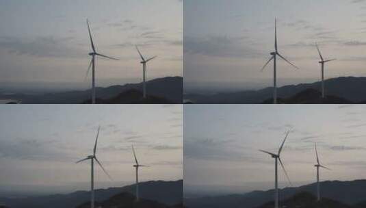 清晨日出前航拍风电场发电机高清在线视频素材下载