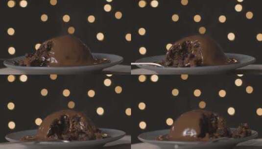巧克力覆盖圣诞布丁的特写镜头高清在线视频素材下载