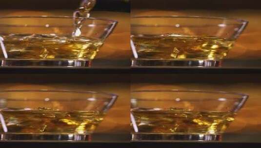 竖屏高端酒吧美食威士忌洋酒倒酒冰块酒液高清在线视频素材下载