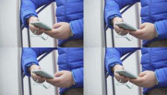 地铁上使用手机高清在线视频素材下载